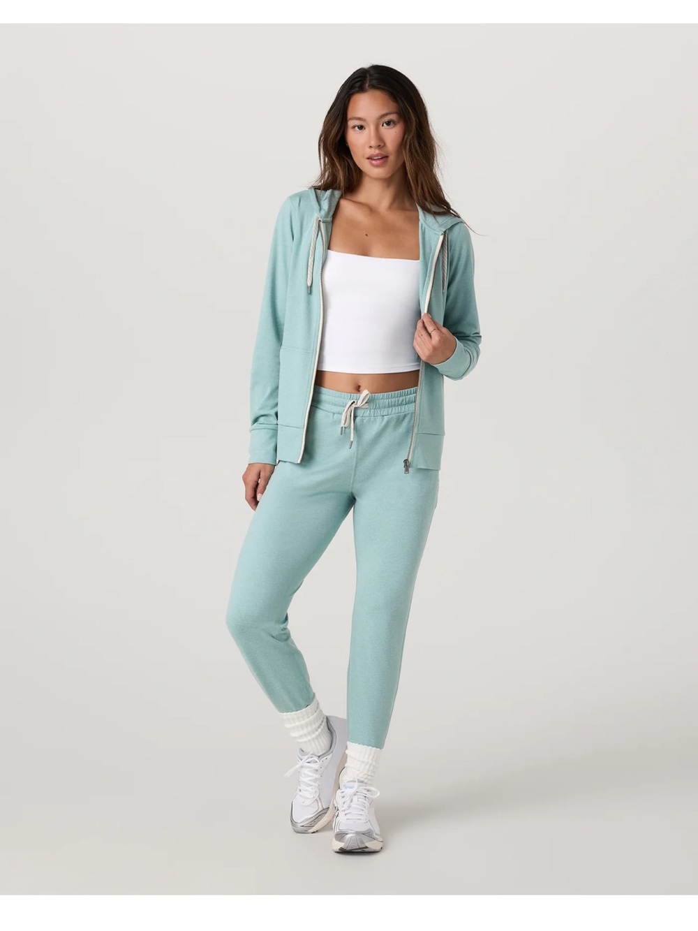 Vuori Performance Jogger in Seaspray